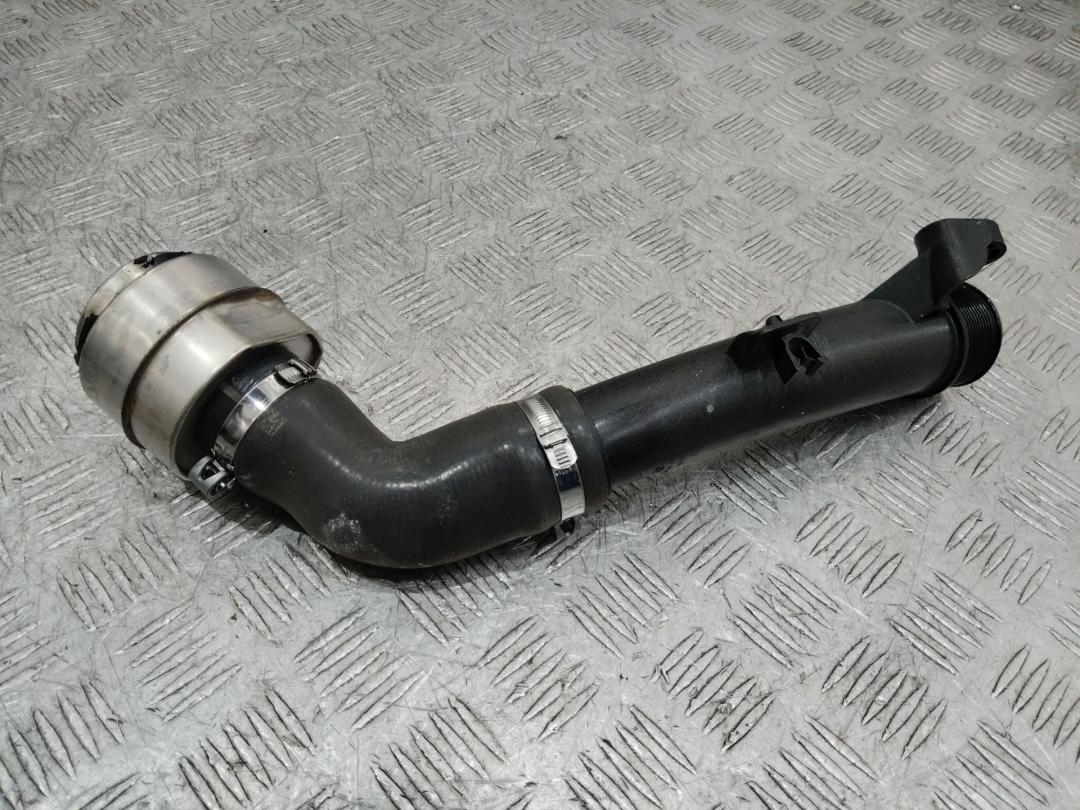 патрубок интеркулера Renault Arkana 1 поколение 2022, 1.3 л., бензин, МКПП - фото №1