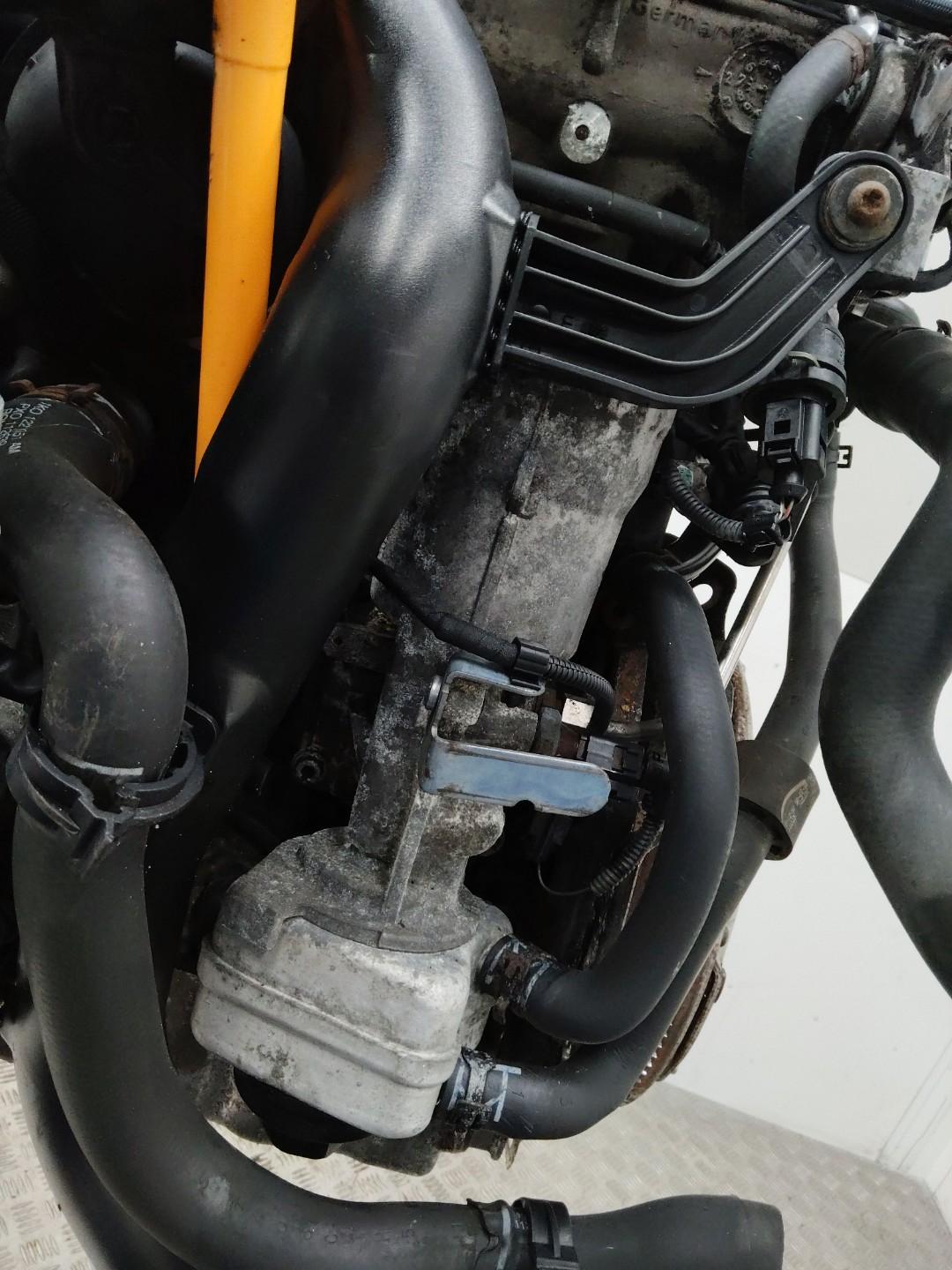 корпус масляного фильтра Volkswagen Passat B6 2006, 1.9 л., BKC, дизель, МКПП - фото №1