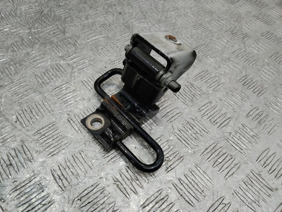 петля двери Volkswagen Touareg 1 поколение 2004, 7L0833412 - фото №1