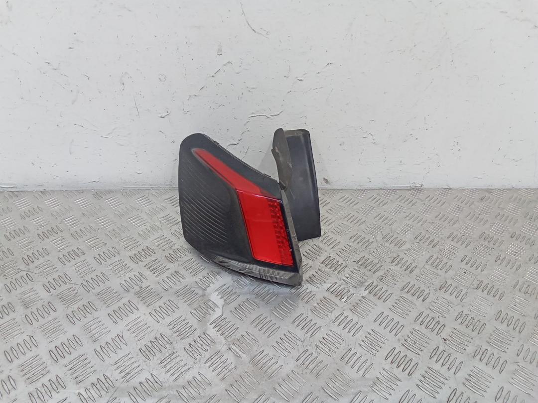 фонарь задний левый Peugeot 3008 2 поколение 2018, 9810477180 - фото №1