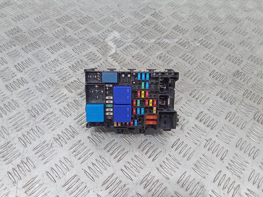 блок предохранителей Renault Megane 4 поколение 2016, 243800453R - фото №1