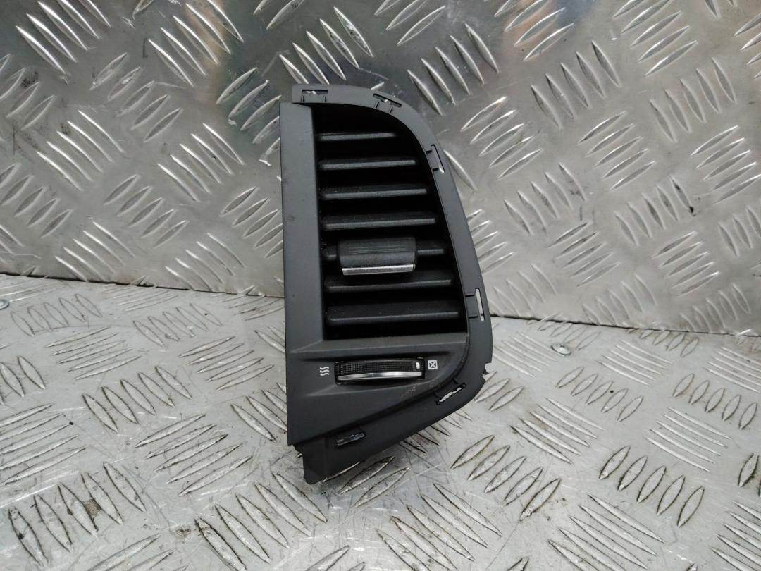 дефлектор обдува салона Renault Megane 4 поколение 2018, 687501810R - фото №1