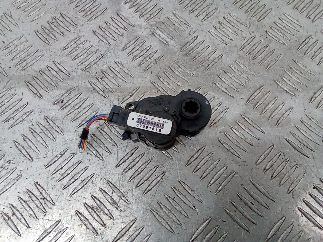 моторчик заслонки печки Renault Megane 4 поколение 2016, T37221B - фото №1