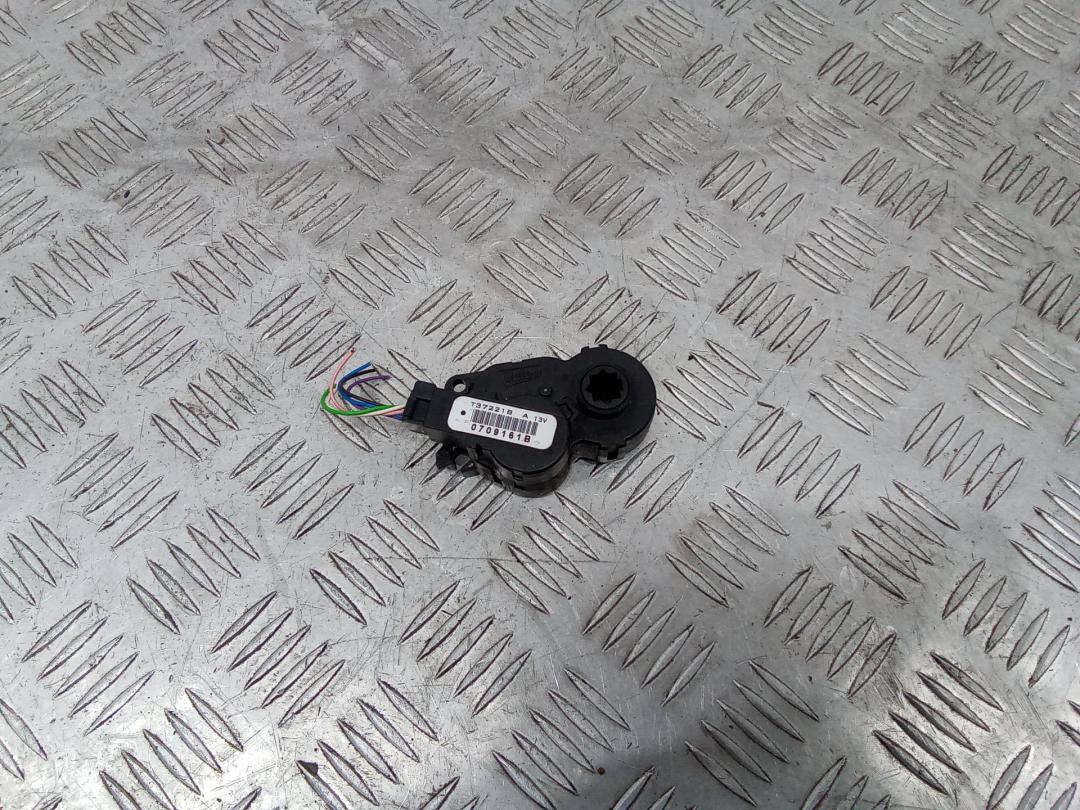 моторчик заслонки печки Renault Megane 4 поколение 2016, T37221B - фото №1