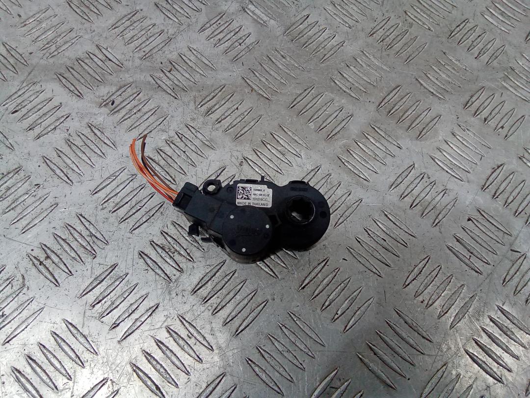 моторчик заслонки печки Renault Kadjar 1 поколение 2017, 1.2 л., бензин, T32096B - фото №1