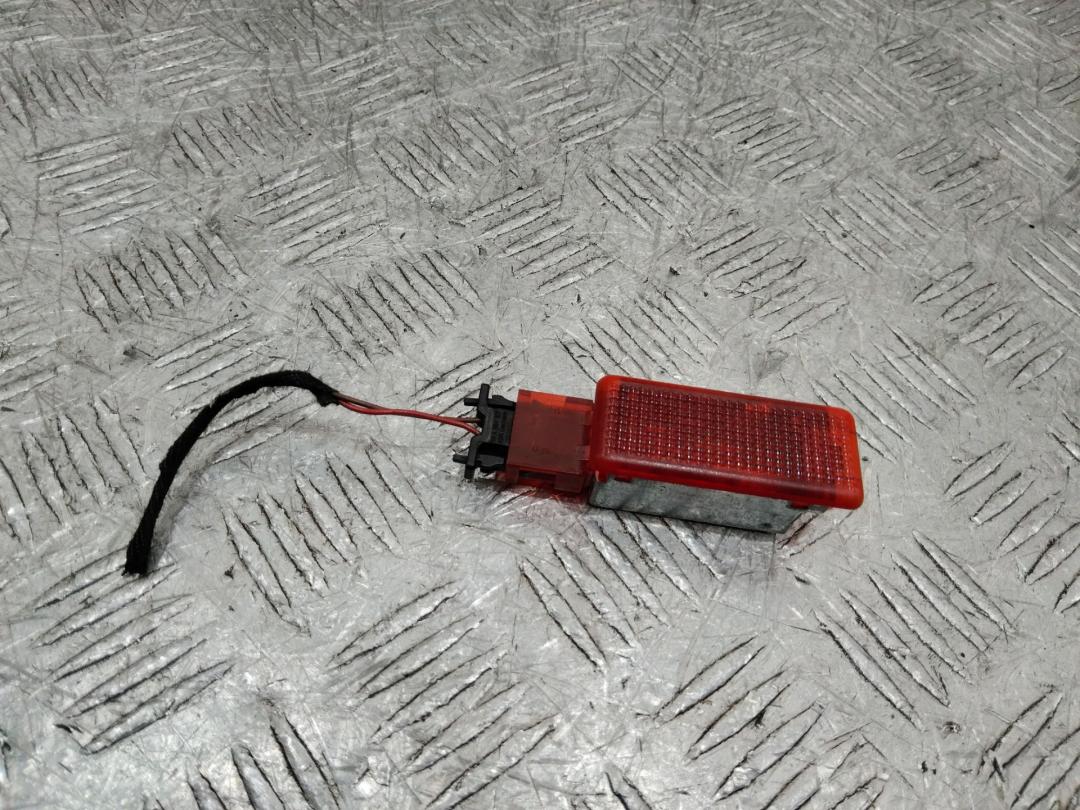 подсветка двери задней правой Volkswagen Touareg 1 поколение 2004, 6L0947565 - фото №1