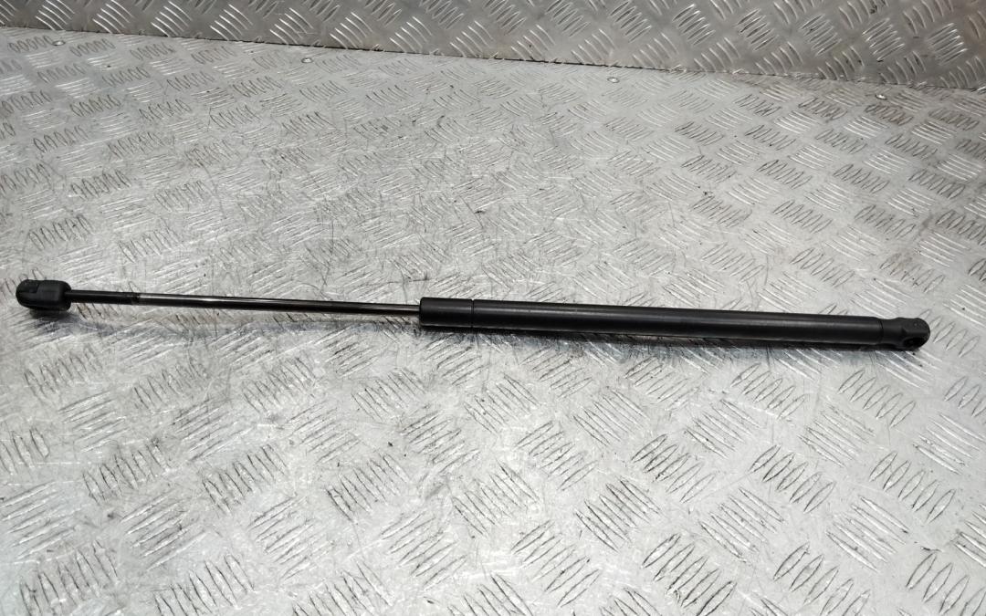 амортизатор стекла багажника Land Rover Range Rover Sport 1 поколение 2006, BHE790020 - фото №1