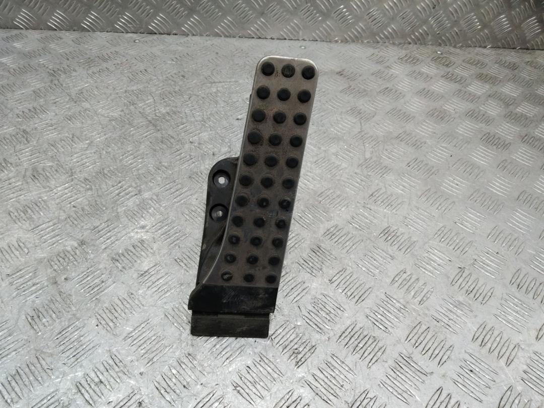 педаль Mercedes-Benz C-Класс W205/S205/C205 2017, A2053000104 - фото №1