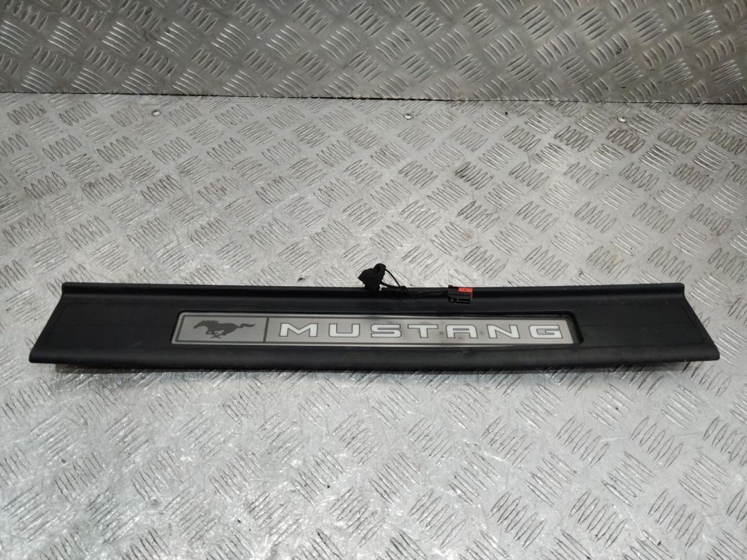 накладка на порог внутренняя Ford Mustang 6 поколение 2015, FR3B6313222 - фото №1