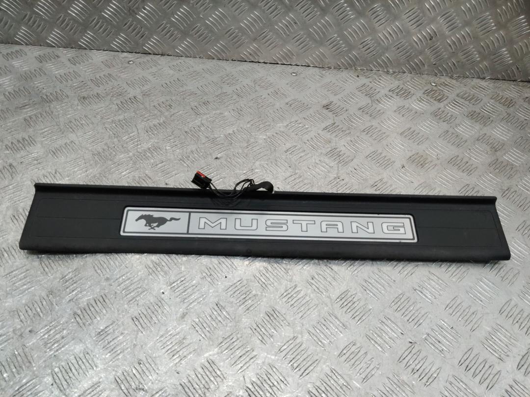 накладка на порог внутренняя Ford Mustang 6 поколение 2015, FR3B6313222 - фото №1
