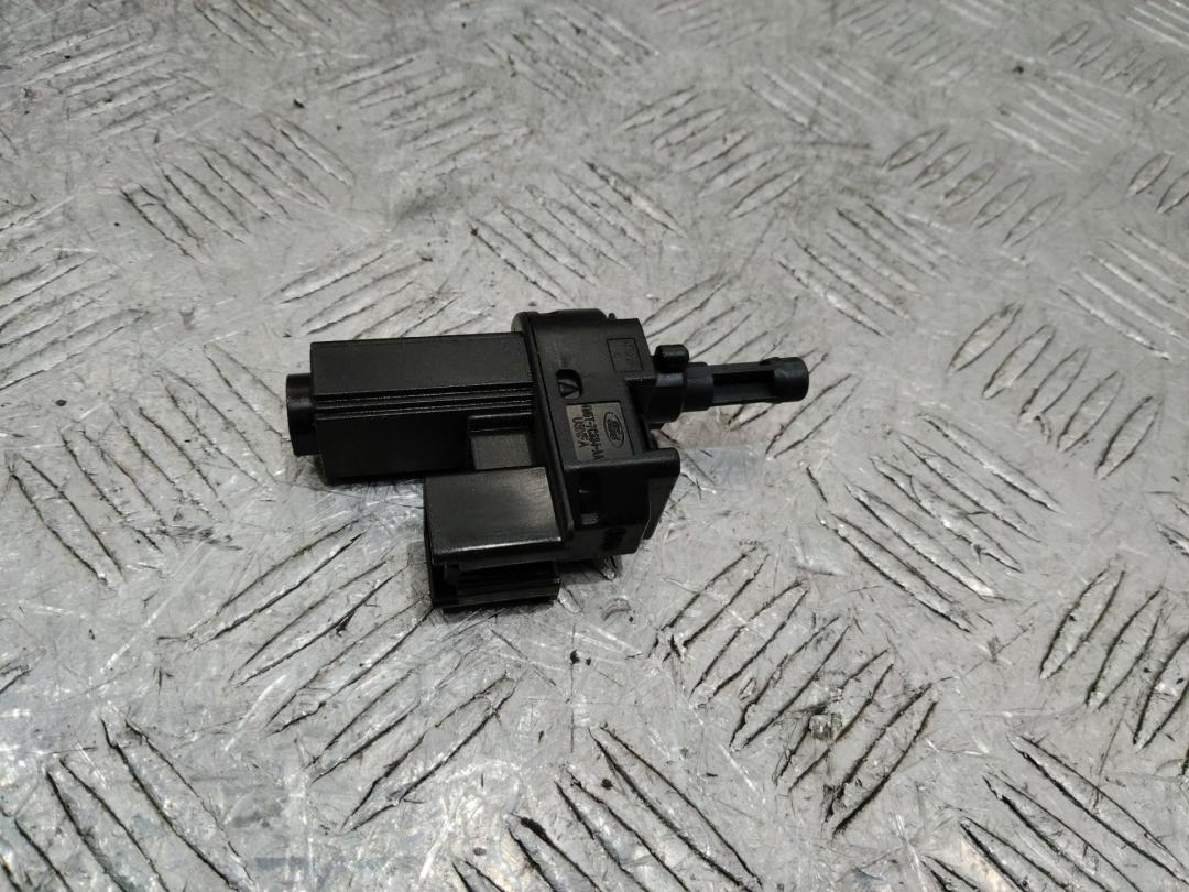 датчик педали сцепления Ford Mustang 6 поколение 2015, 5.0 л., бензин, МКПП, купе, 4M5T7C534AA - фото №1