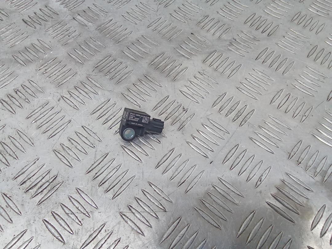 датчик удара Ford Mustang 6 поколение 2015, FR3T14B006AA - фото №1