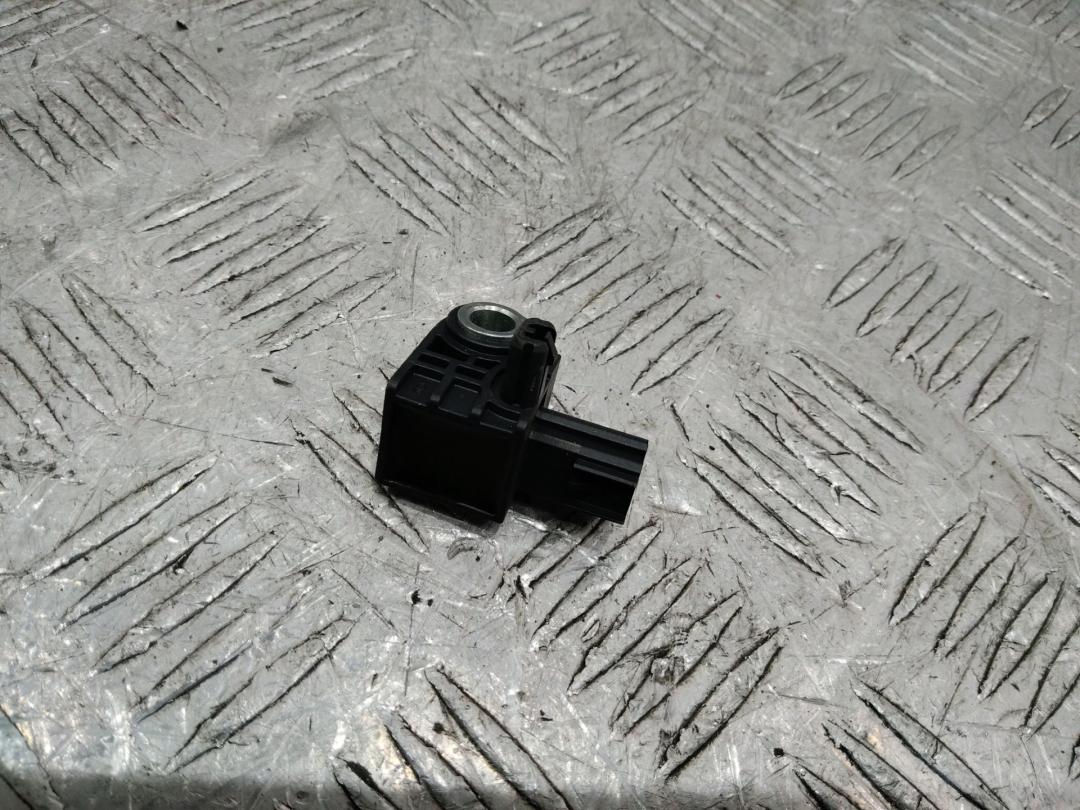 датчик удара Ford Mustang 6 поколение 2015, 5.0 л., бензин, МКПП, купе, FR3T14B006AA - фото №1