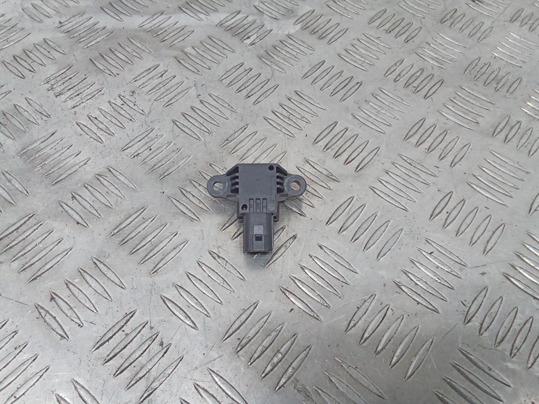 датчик удара Ford Mustang 6 поколение 2015, 5.0 л., бензин, МКПП, купе, DG1314C676AA - фото №1