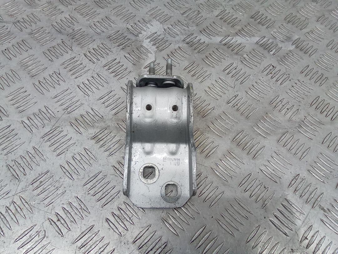 петля крышки багажника Opel Insignia 1 поколение (A) 2010, 13247935 - фото №1