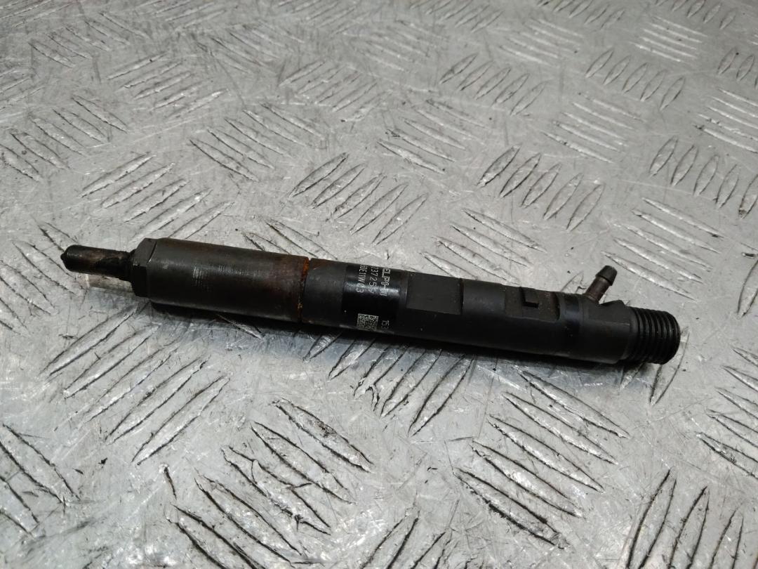 форсунка Renault Megane 3 поколение 2011, 1.5 л., дизель, МКПП, 166000897R, 8200827965 - фото №1