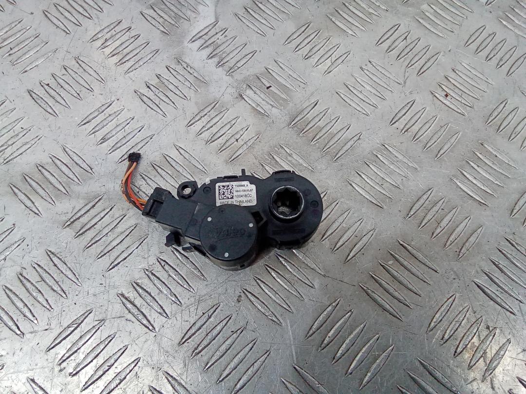 моторчик заслонки печки Renault Megane 4 поколение 2018, T32096BA - фото №1