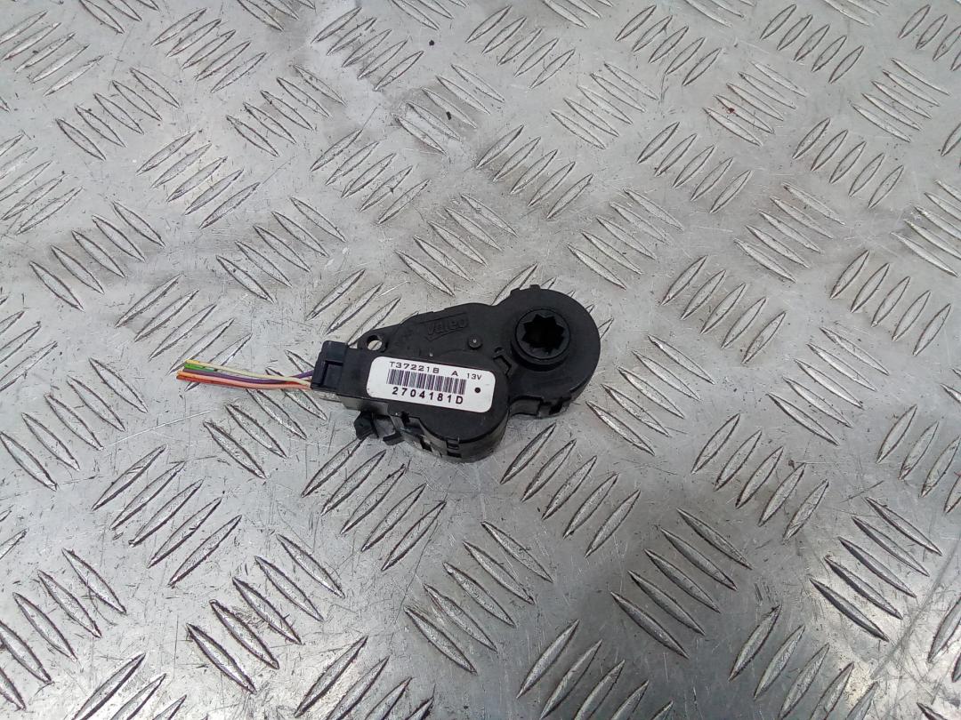моторчик заслонки печки Renault Megane 4 поколение 2018, T37221BA, 2704181D - фото №1