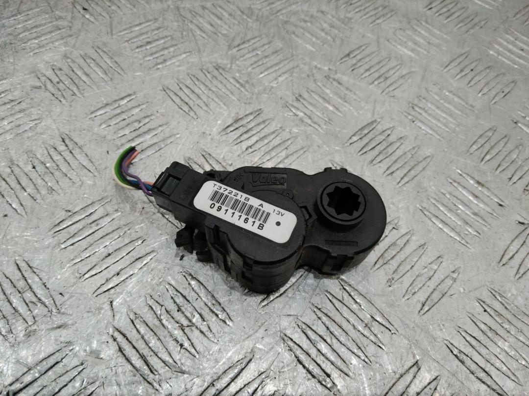 моторчик заслонки печки Renault Megane 4 поколение 2016, T37221B - фото №1