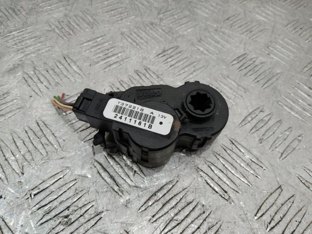 моторчик заслонки печки Renault Megane 4 поколение 2016, T37221B - фото №1