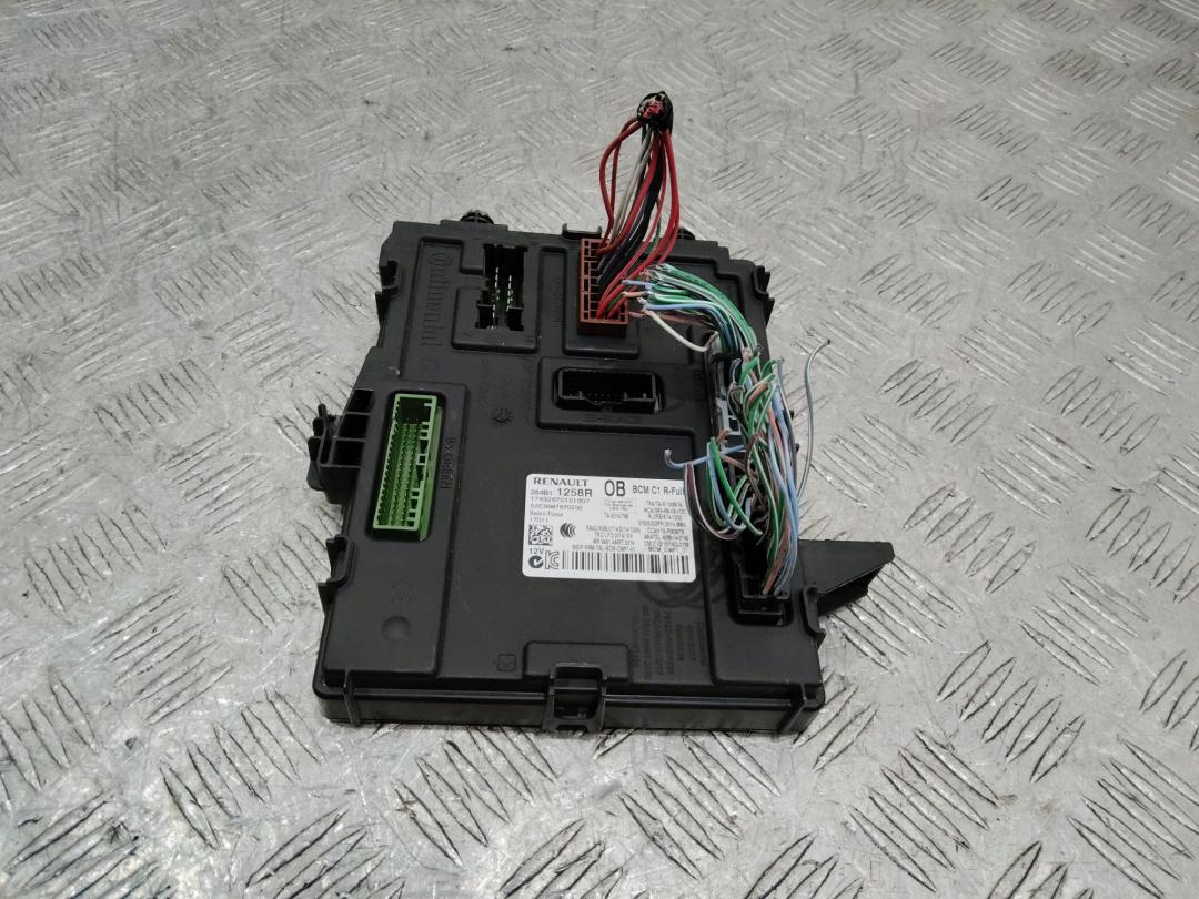 блок комфорта Renault Megane 4 поколение 2016, 284B11258R - фото №1