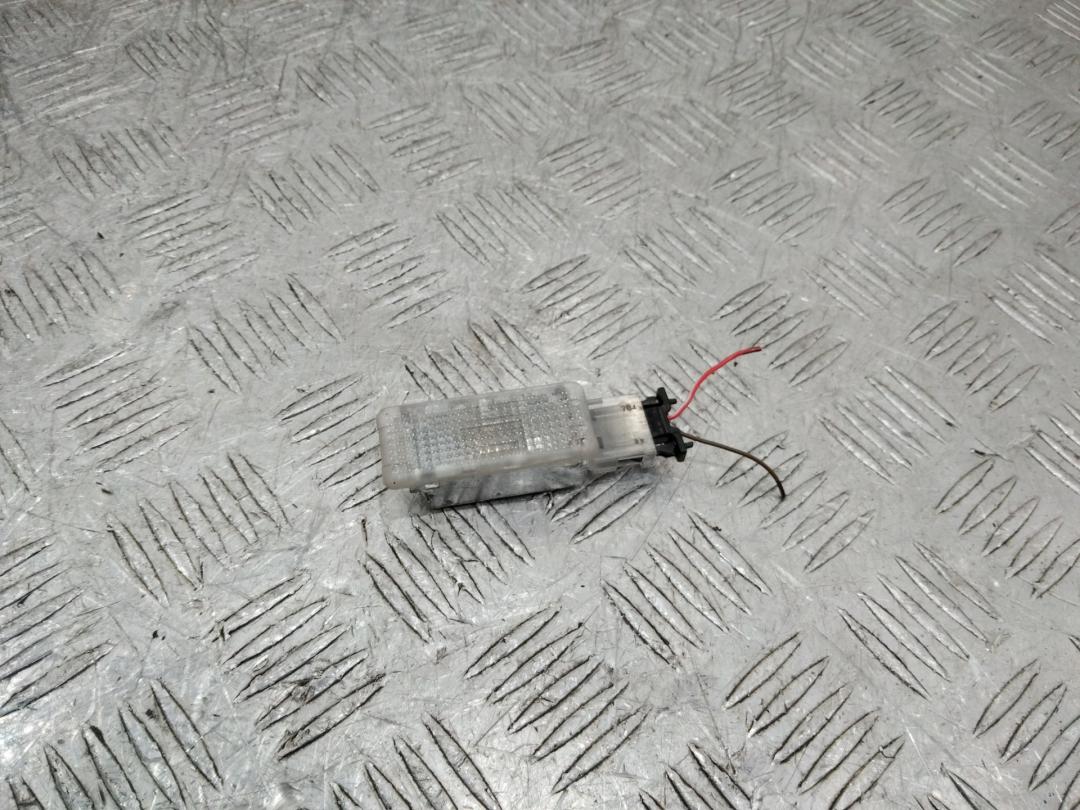 подсветка двери Volkswagen Touareg 1 поколение 2004, 6L0947565 - фото №1