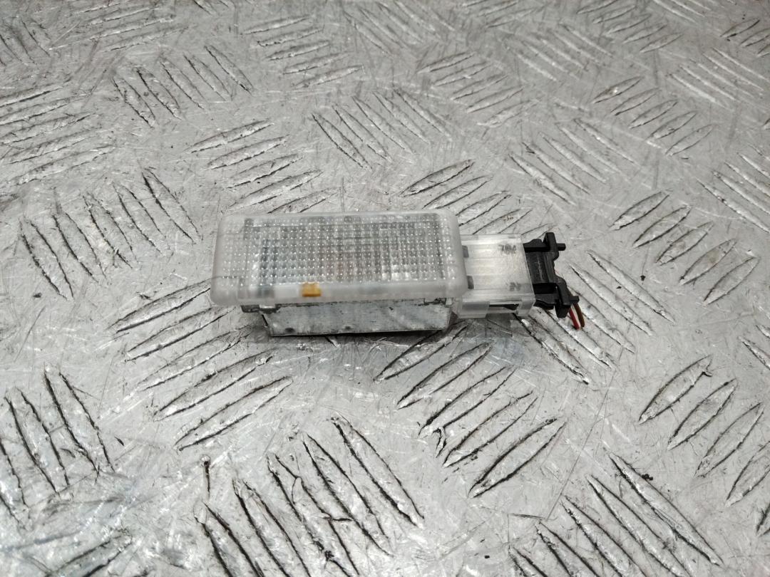 подсветка двери Volkswagen Touareg 1 поколение 2004, 6L0947565 - фото №1