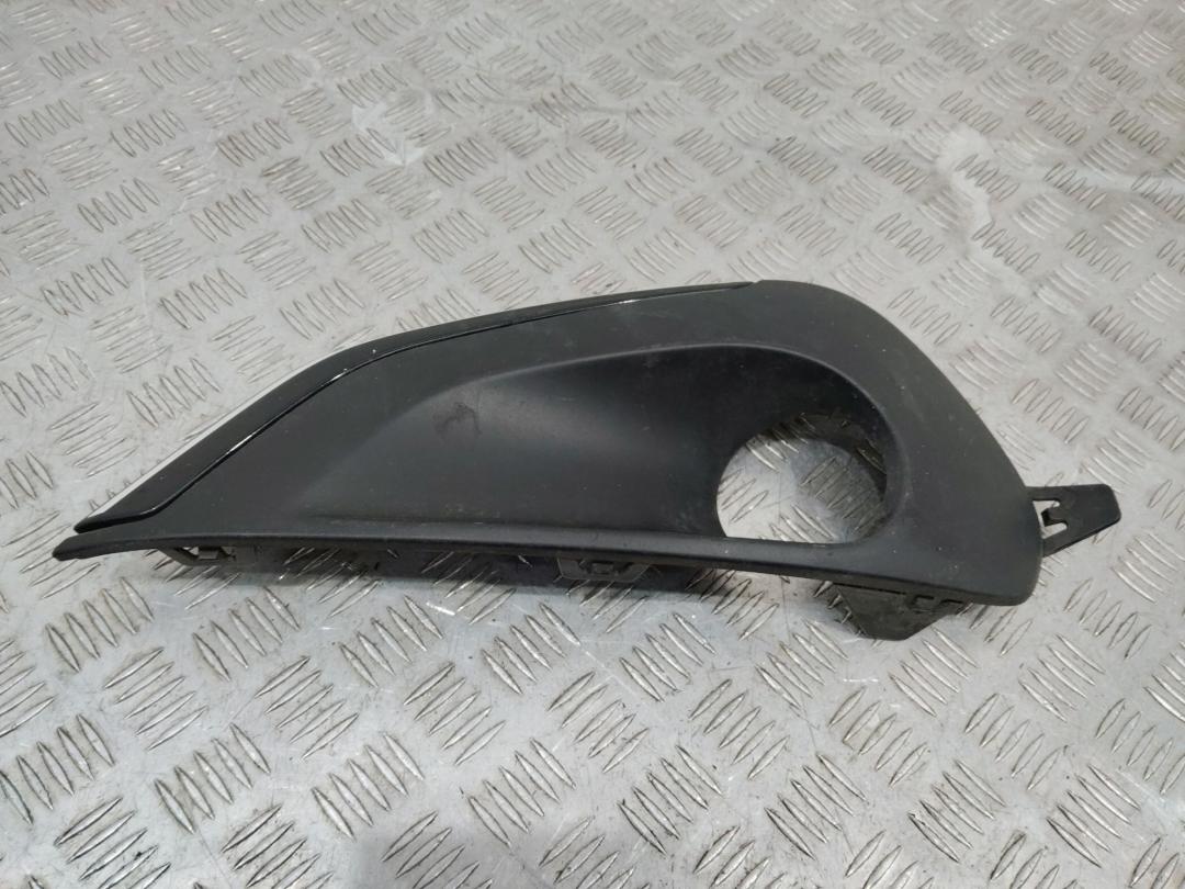 рамка фары противотуманной левой Peugeot 208 1 поколение 2015, 9810729877 - фото №1