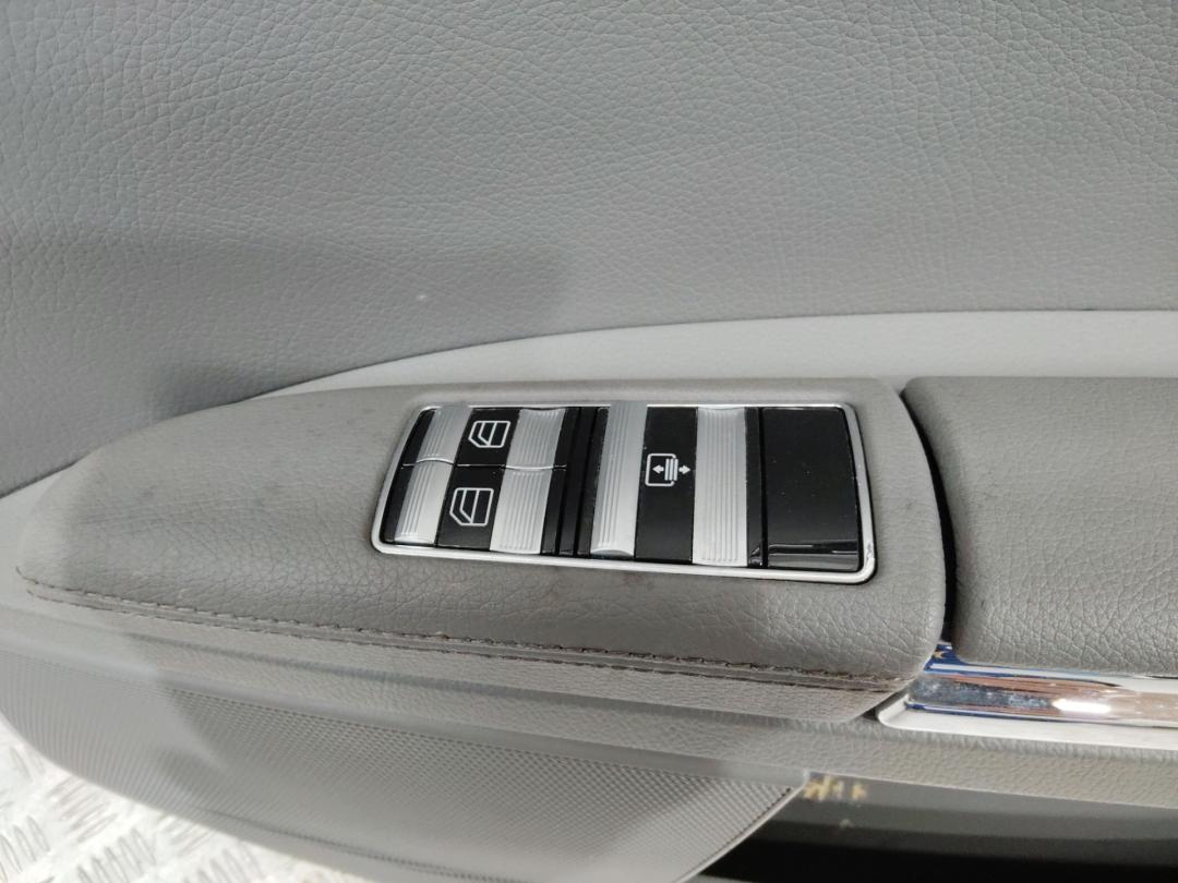 кнопка стеклоподъемника двери задней правой Mercedes-Benz S-Класс W221 2007, седан - фото №1