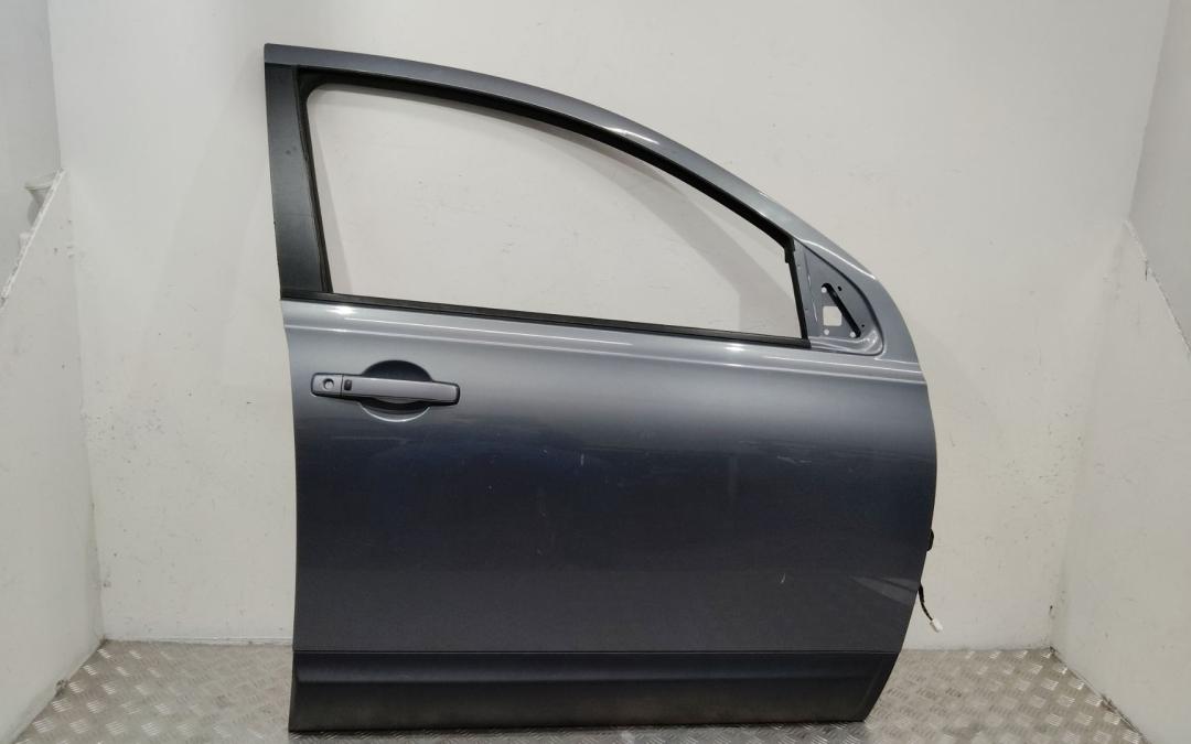 стекло двери передней правой Nissan Qashqai 1 поколение 2008 - фото №1