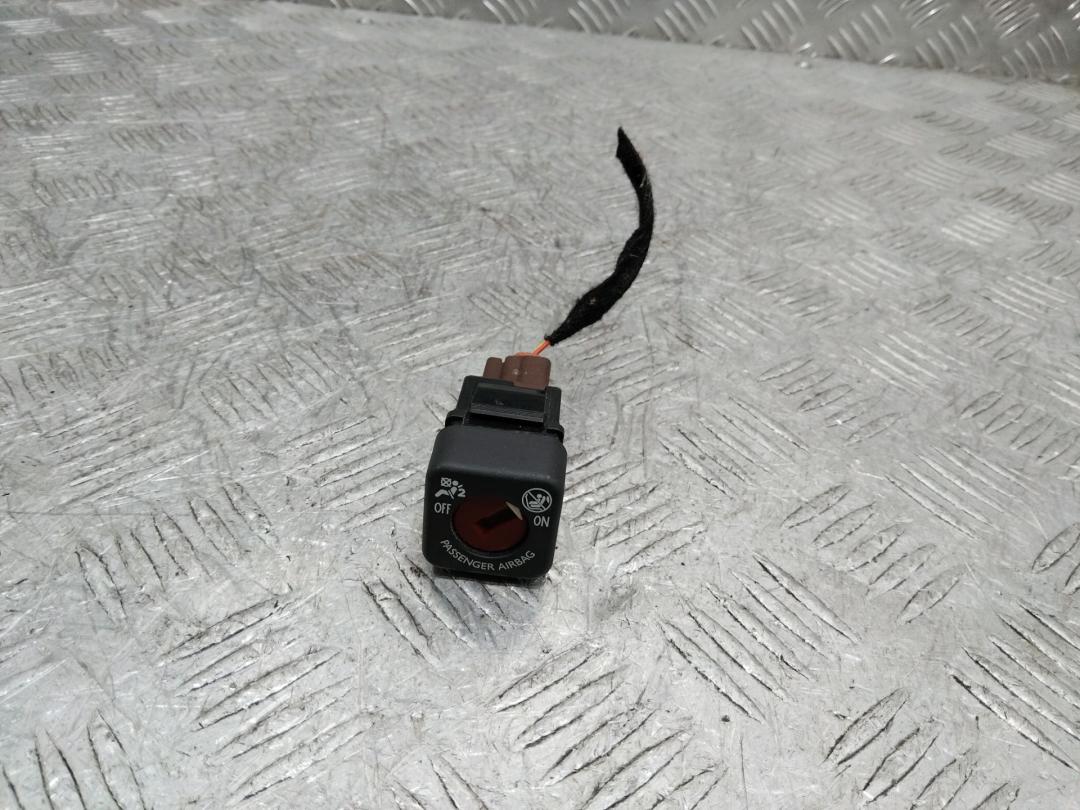 кнопка (выключатель) Peugeot 3008 2 поколение 2017, 9641391277 - фото №1