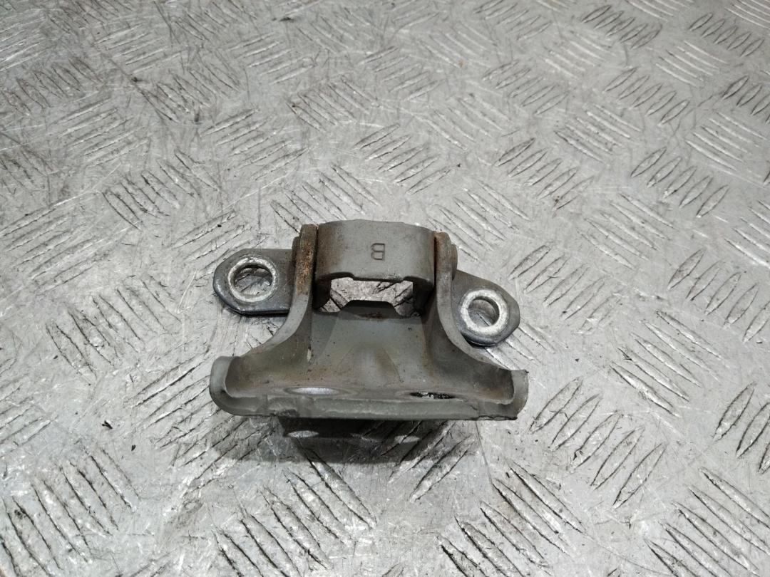 петля двери Nissan Qashqai 1 поколение 2008 - фото №1