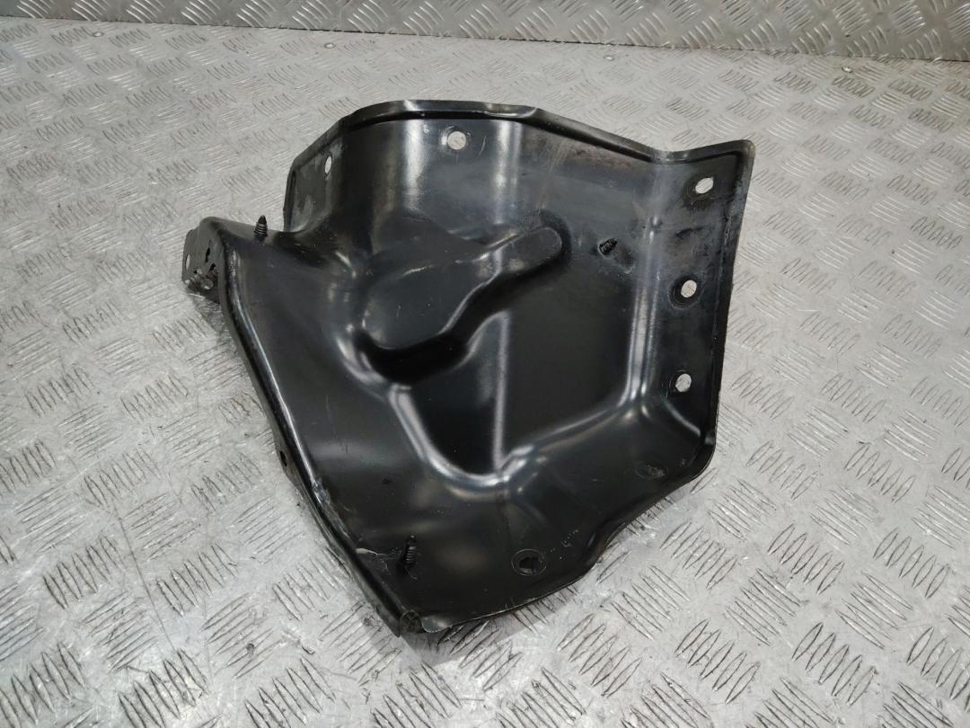 кронштейн (крепление) Ford Mustang 6 поколение 2015 - фото №1