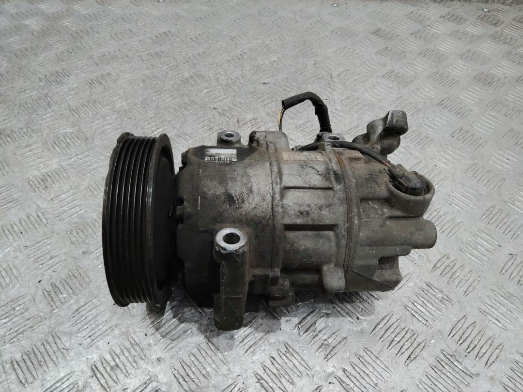 компрессор кондиционера Renault Megane 3 поколение 2010, 1.5 л., K9K H 834, дизель, МКПП, 8200939386 - фото №1