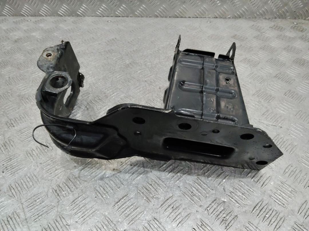 кронштейн переднего бампера Mercedes-Benz C-Класс W203/S203/CL203 2003 - фото №1