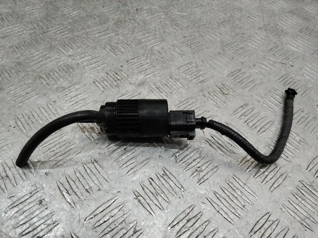 насос (моторчик) омывателя стекла Nissan Qashqai 1 поколение 2007, 28920BU010 - фото №1