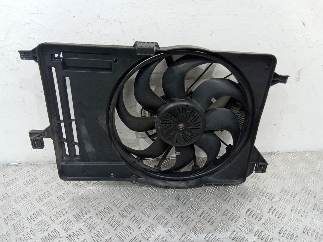 вентилятор радиатора Ford Focus 3 поколение 2012, 8240588 - фото №1