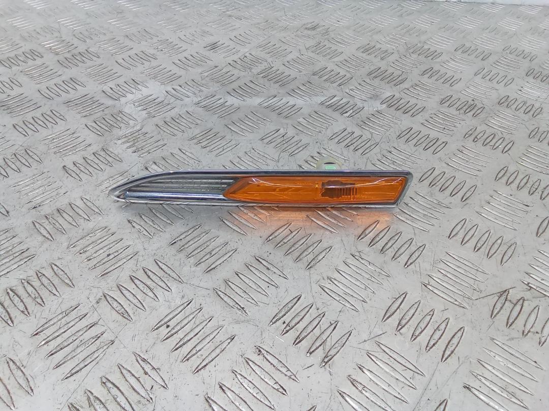 повторитель поворота на крыле правый Ford Mondeo 4 поколение 2009, 7S7113K354AF - фото №1