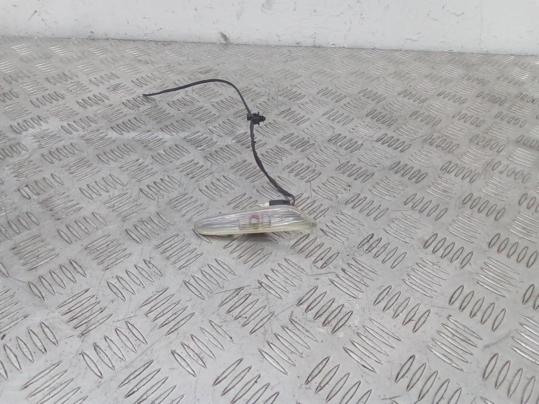 повторитель поворота на крыле правый BMW 1 серия E81/E82/E87/E88 2006, 693299809 - фото №1