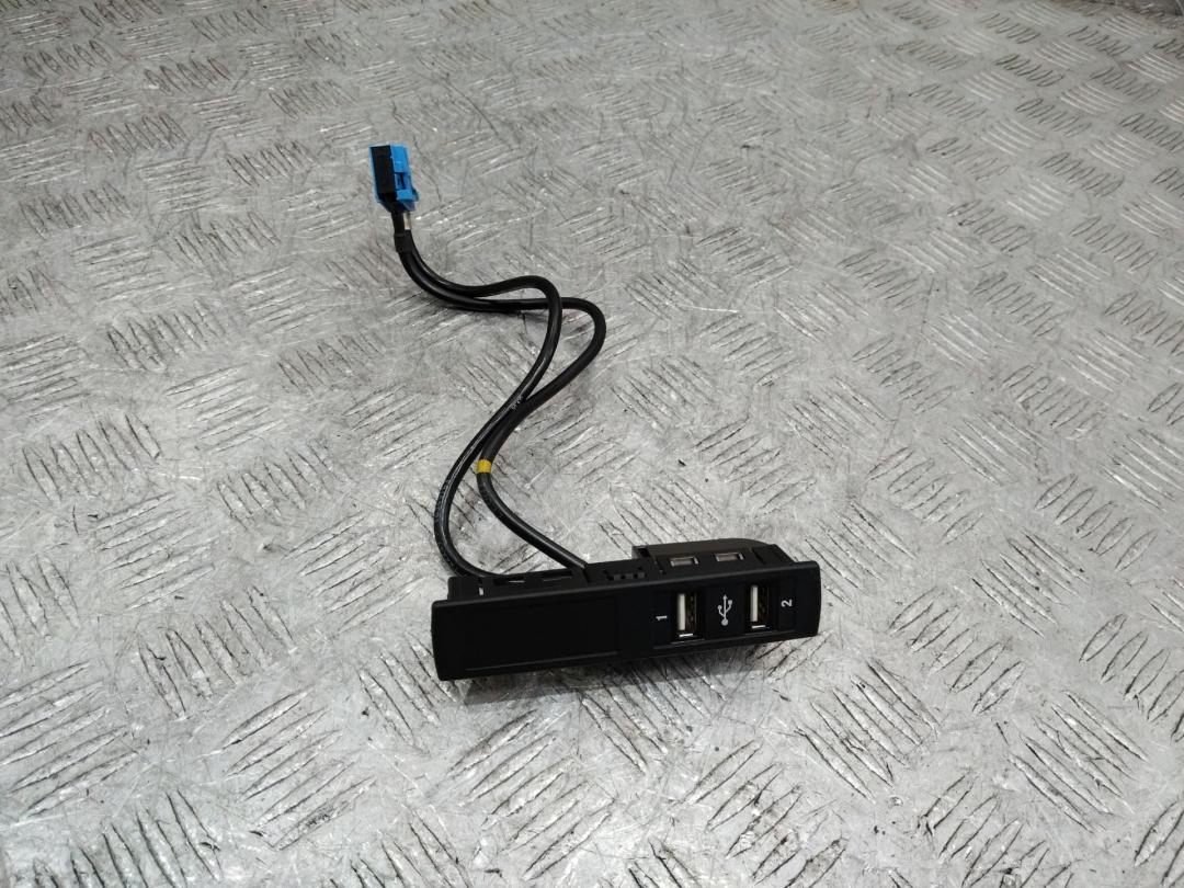 разъем AUX / USB Mercedes-Benz S-Класс W222/C217/A217 2014, A2228200915 - фото №1