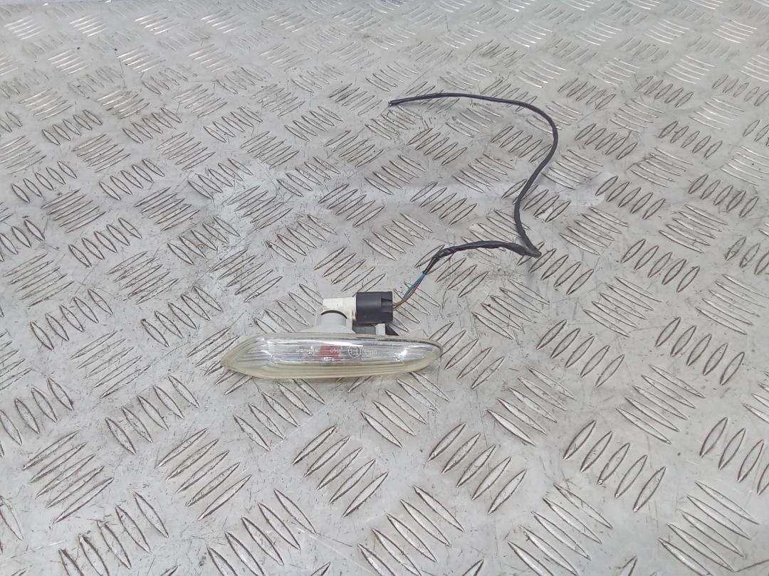 повторитель поворота на крыле левый BMW 1 серия E81/E82/E87/E88 2006, 693299709 - фото №1