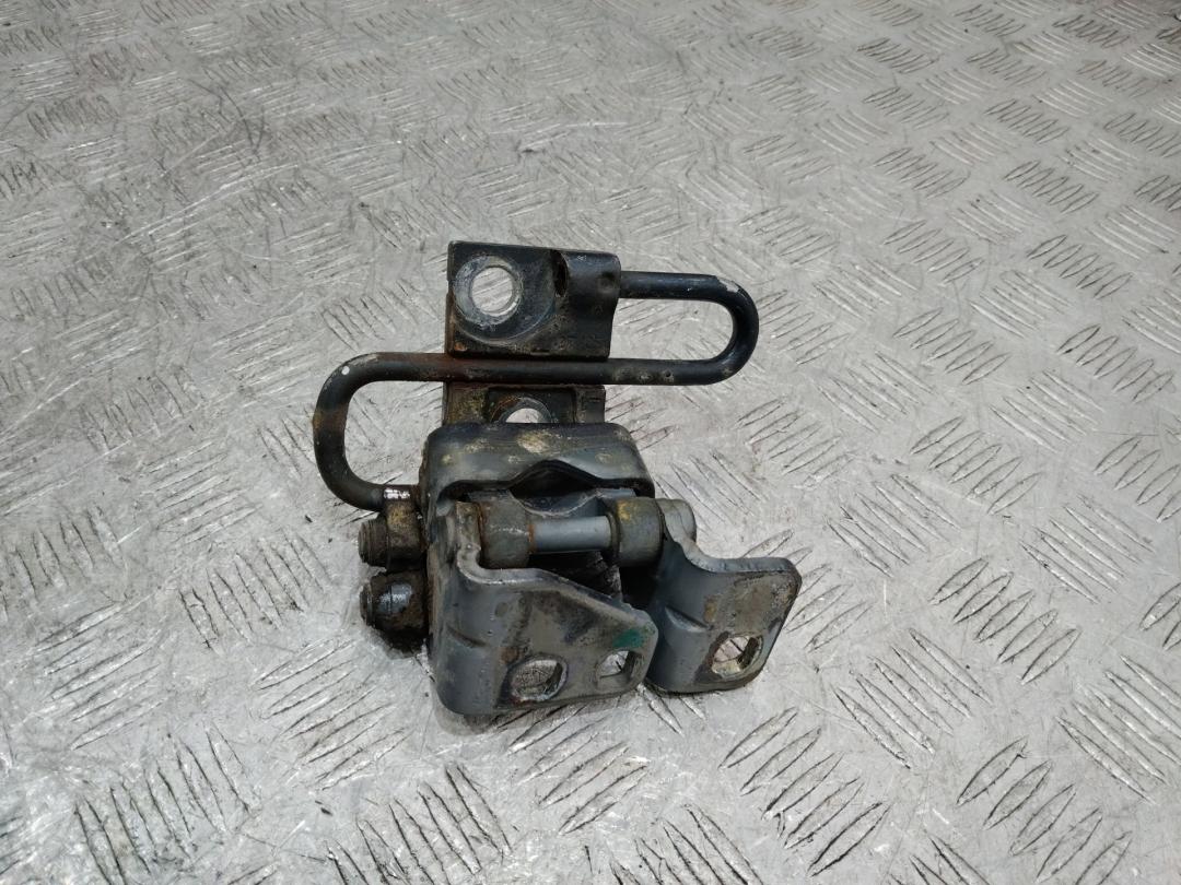 петля двери Volkswagen Jetta 5 поколение 2005 - фото №1