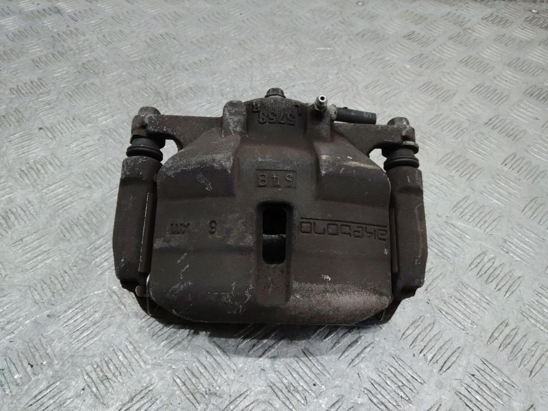 суппорт передний левый Nissan Qashqai 2 поколение 2014 - фото №1