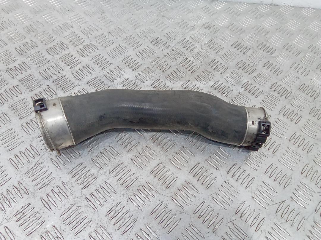 патрубок интеркулера BMW 3 серия F30/F31/F34 2013, 2.0 л., дизель, S21108A - фото №1