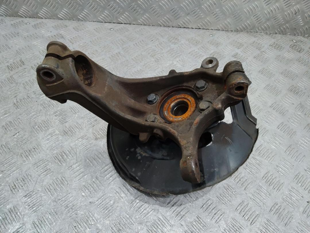 кулак поворотный левый Nissan Qashqai 2 поколение 2014 - фото №1