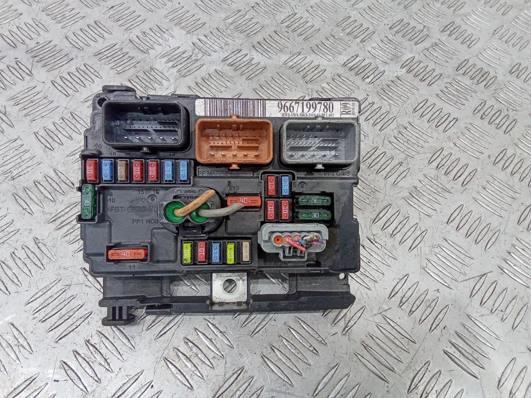 блок предохранителей Citroen C3 Picasso 1 поколение 2010, 9667199780, R09 - фото №1