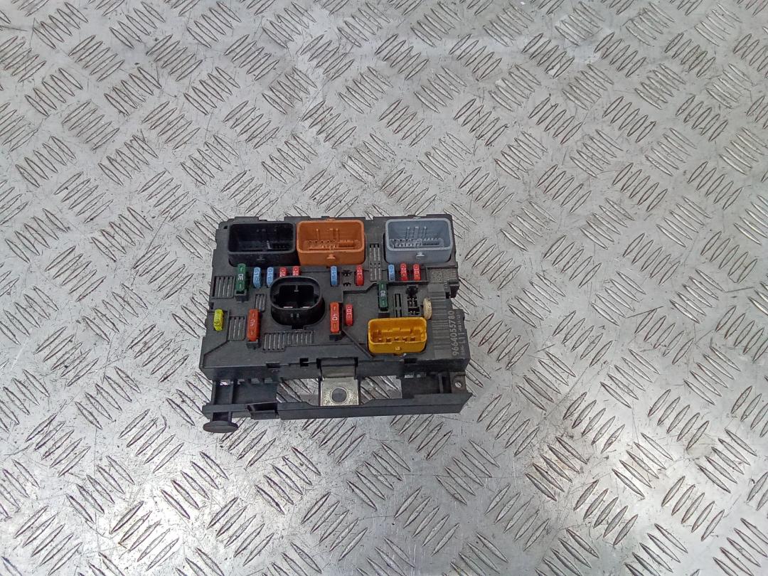 блок предохранителей Peugeot 207 1 поколение 2007, 9664055780, L11 - фото №1