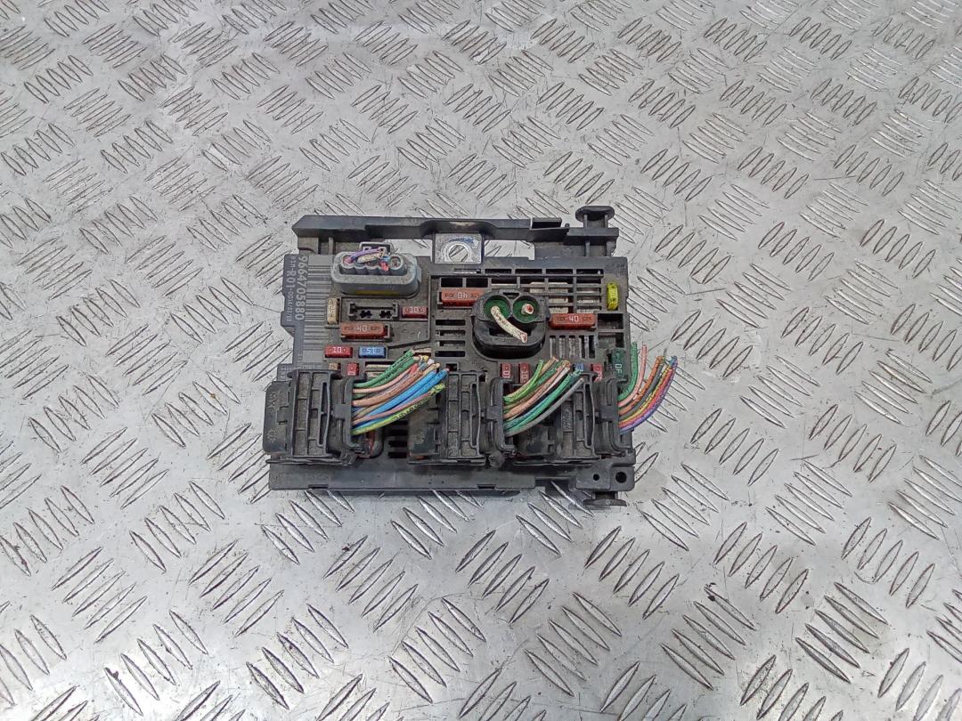 блок предохранителей Citroen C4 Picasso 1 поколение 2008, 9664705880, R01 - фото №1