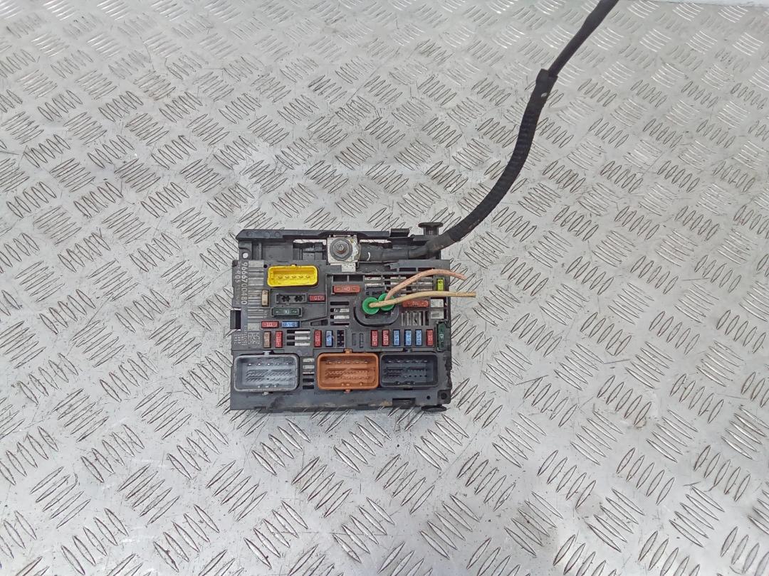 блок предохранителей Peugeot 308 T7 2010, 9666700480, R05 - фото №1