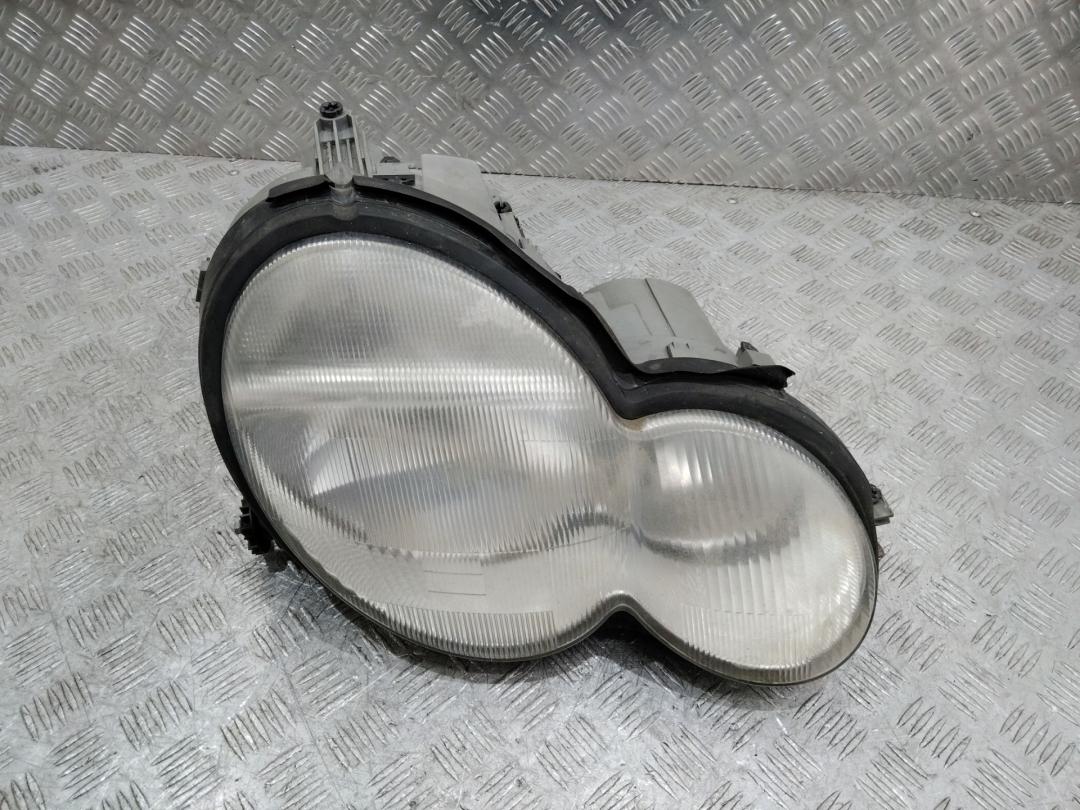 фара правая Mercedes-Benz C-Класс W203/S203/CL203 2002 - фото №1